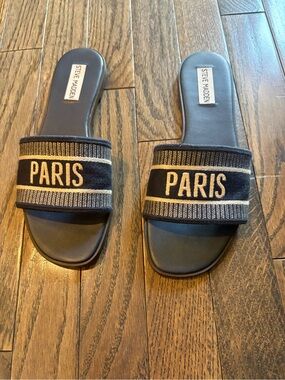 Steve Madden Black and Cream 'Paris' Slide Sandals
